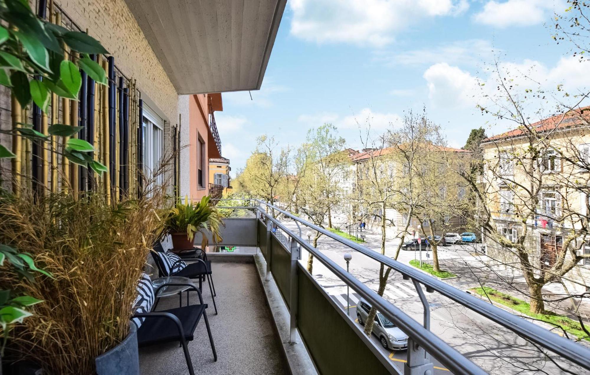 2 Bedroom Cozy Apartment In Gorizia Exteriör bild